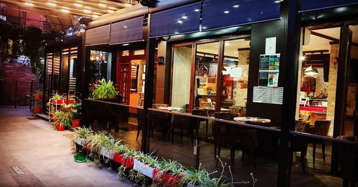 Hotel Livia Tirana Extérieur photo