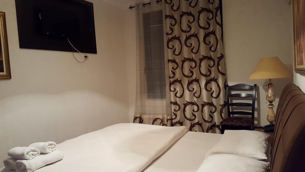 Hotel Livia Tirana Extérieur photo