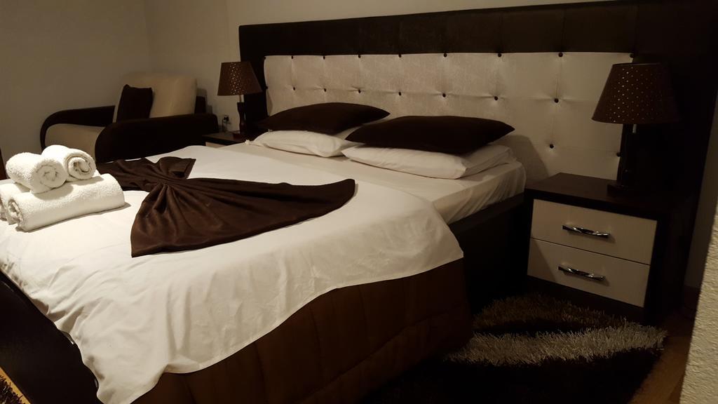 Hotel Livia Tirana Extérieur photo