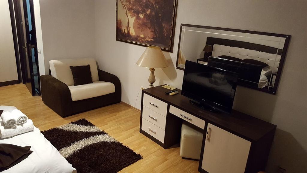 Hotel Livia Tirana Extérieur photo
