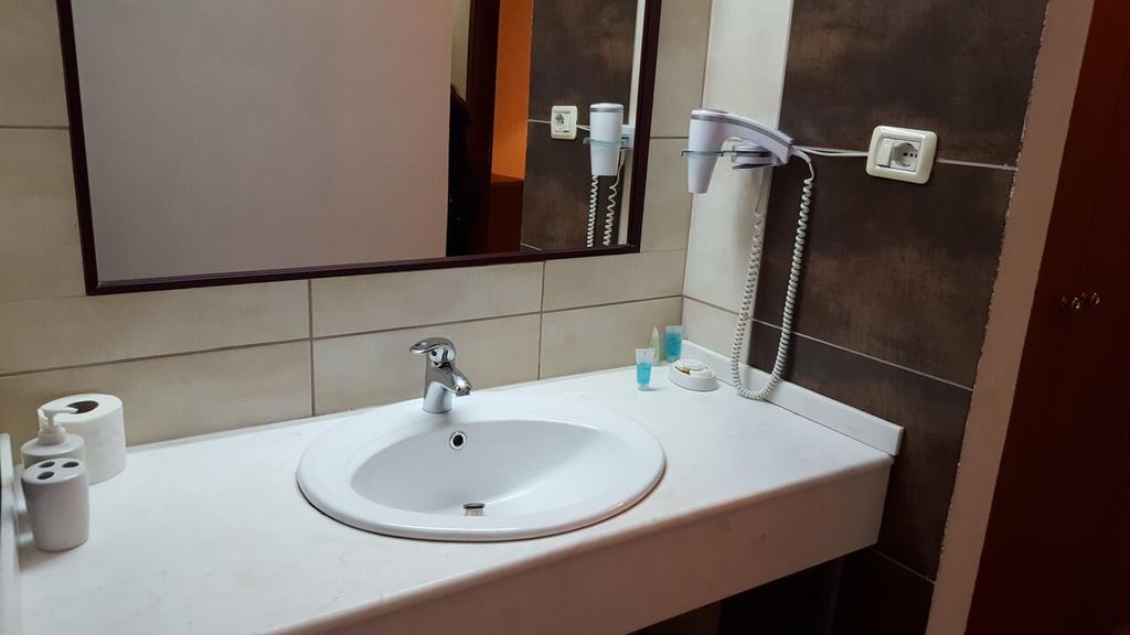 Hotel Livia Tirana Extérieur photo