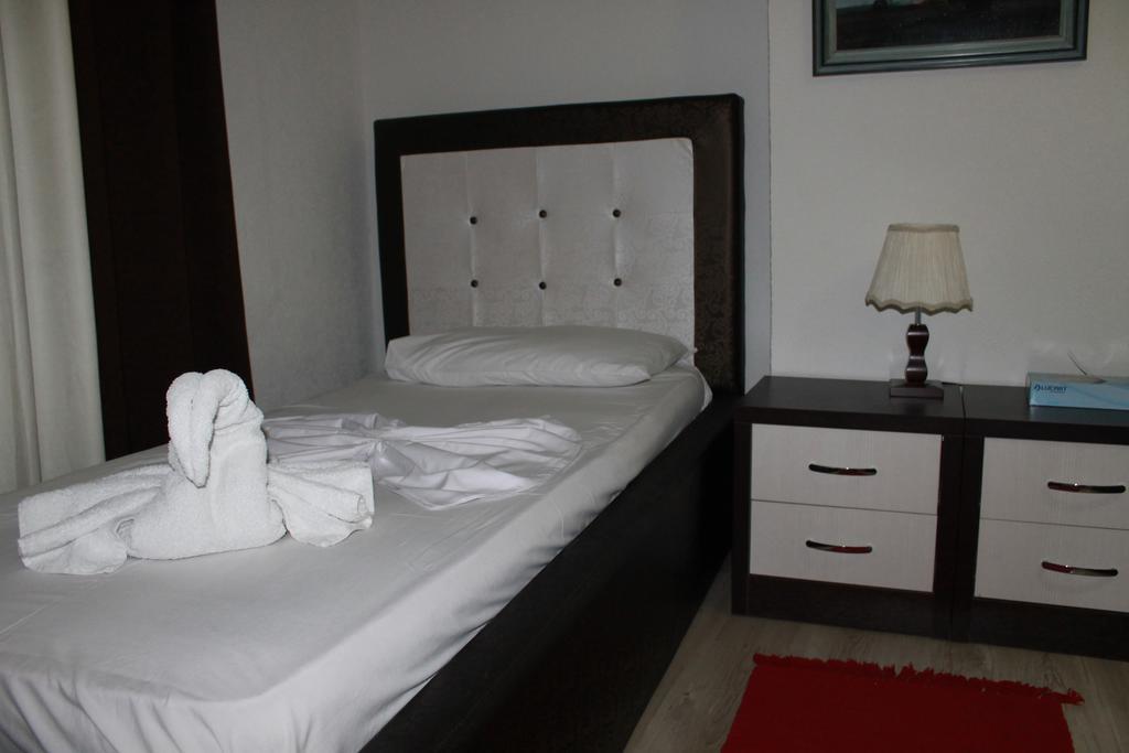 Hotel Livia Tirana Extérieur photo