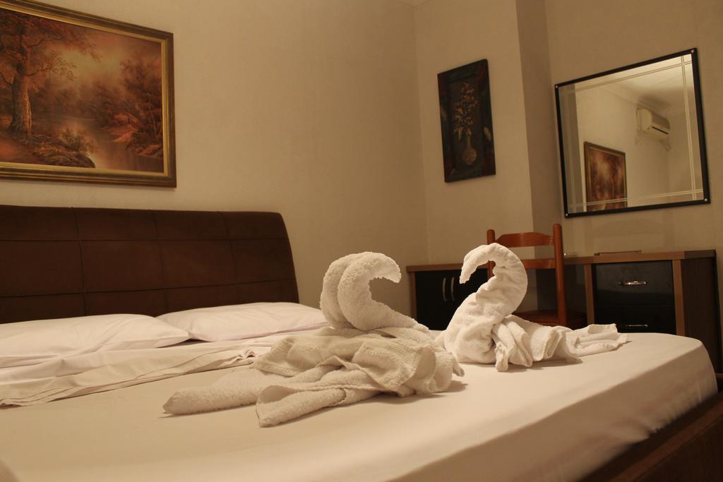 Hotel Livia Tirana Extérieur photo