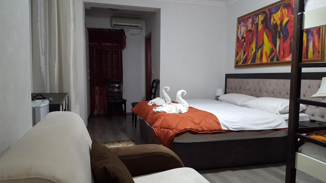Hotel Livia Tirana Extérieur photo