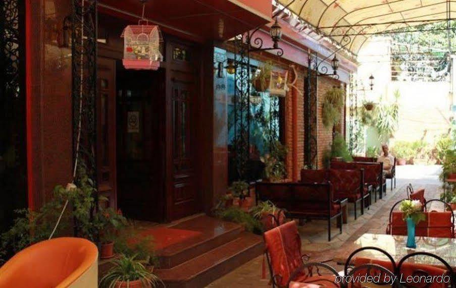Hotel Livia Tirana Extérieur photo