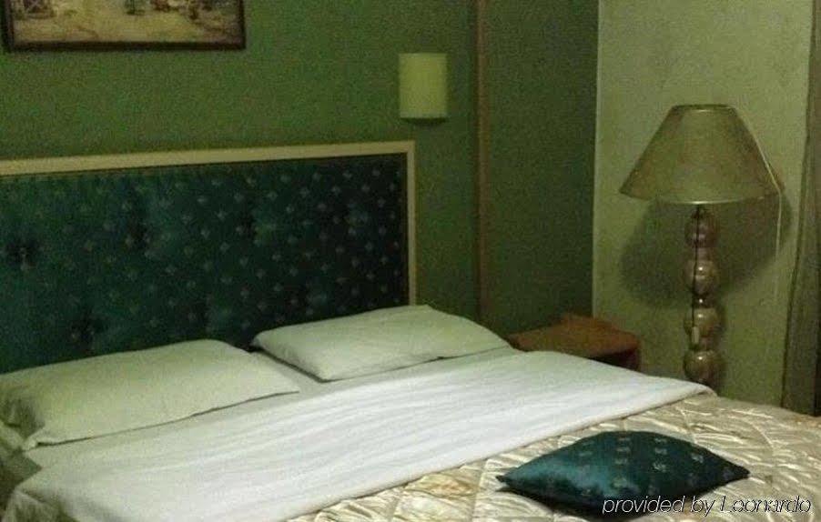Hotel Livia Tirana Extérieur photo