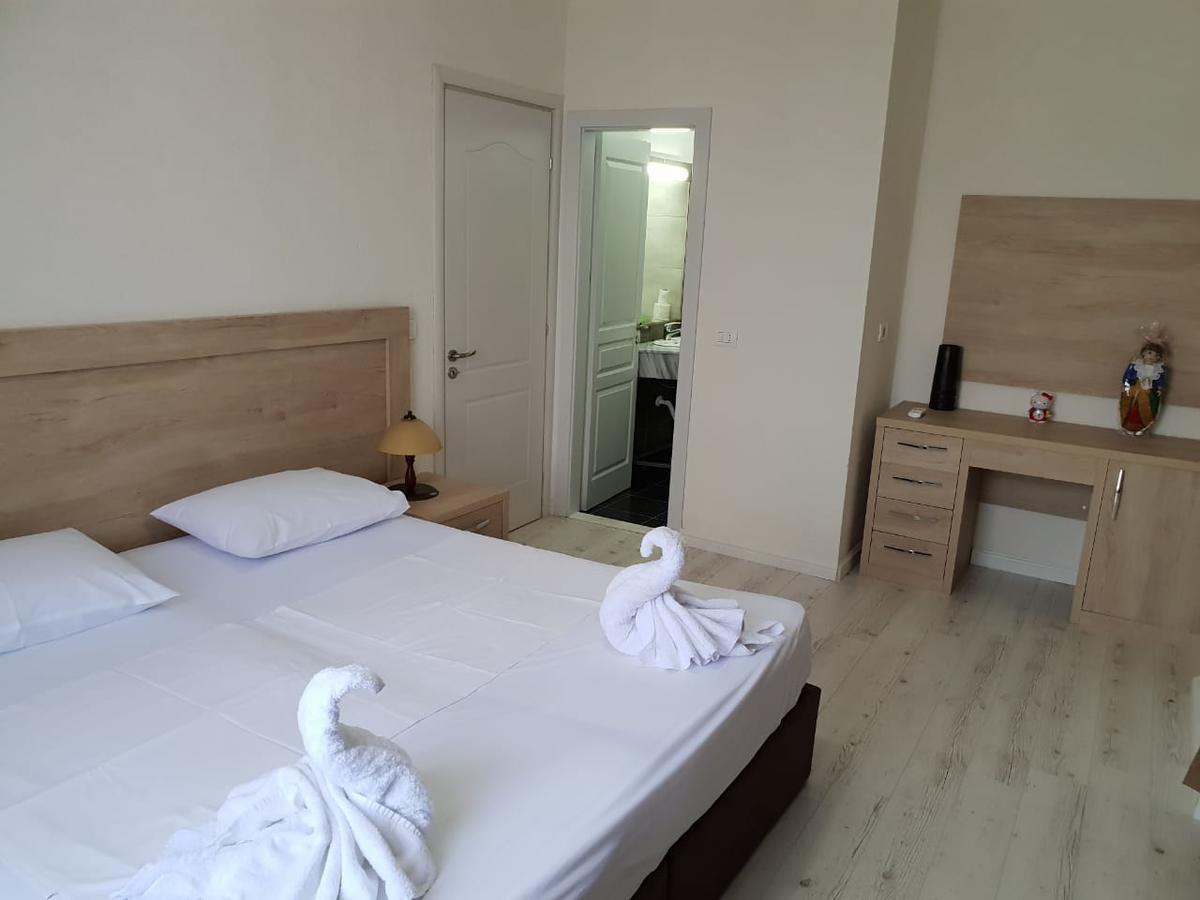 Hotel Livia Tirana Extérieur photo